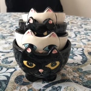 Adorable ceramic nesting cat measuring cups